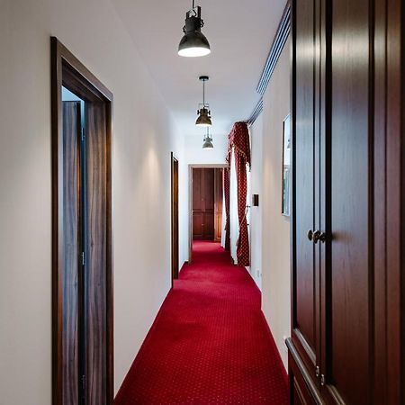 Petra Inn Apartments In Historical Palace Bratislava Esterno foto