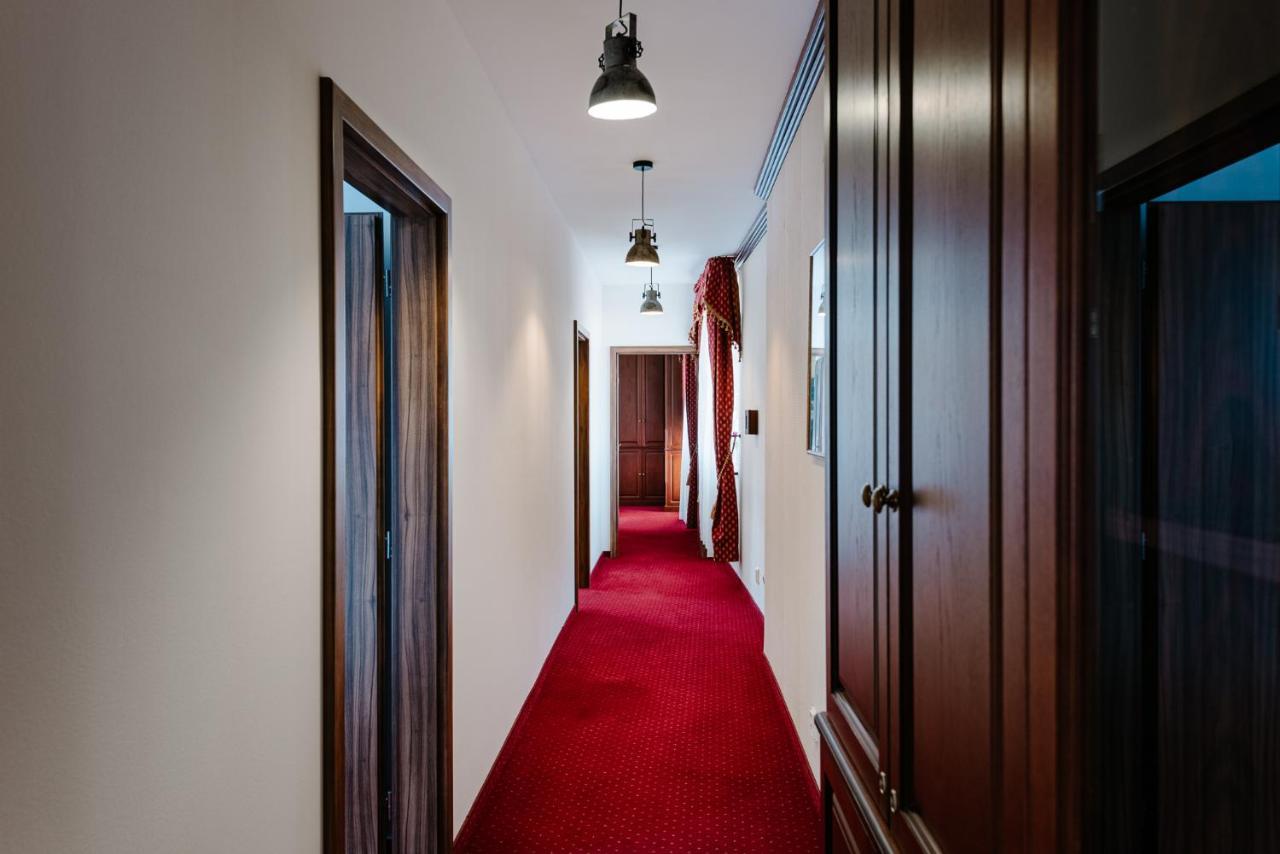Petra Inn Apartments In Historical Palace Bratislava Esterno foto