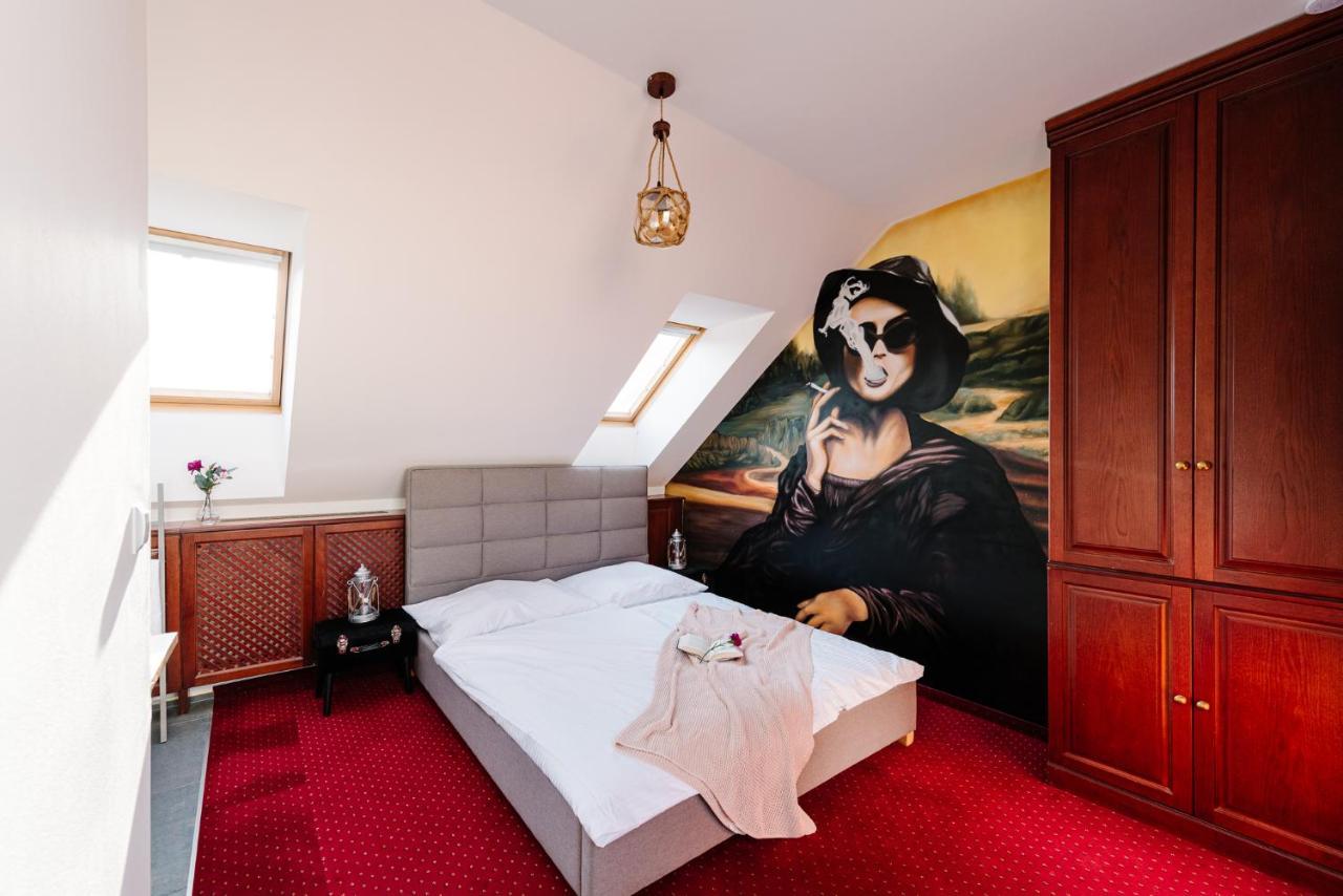 Petra Inn Apartments In Historical Palace Bratislava Esterno foto