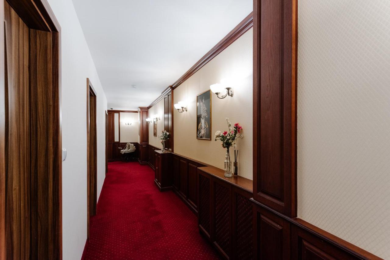 Petra Inn Apartments In Historical Palace Bratislava Esterno foto