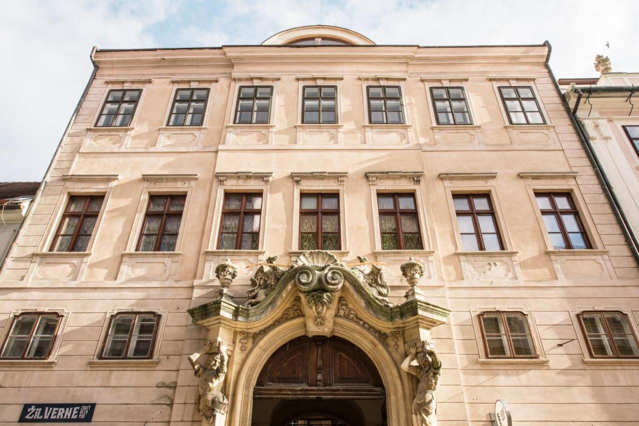 Petra Inn Apartments In Historical Palace Bratislava Esterno foto