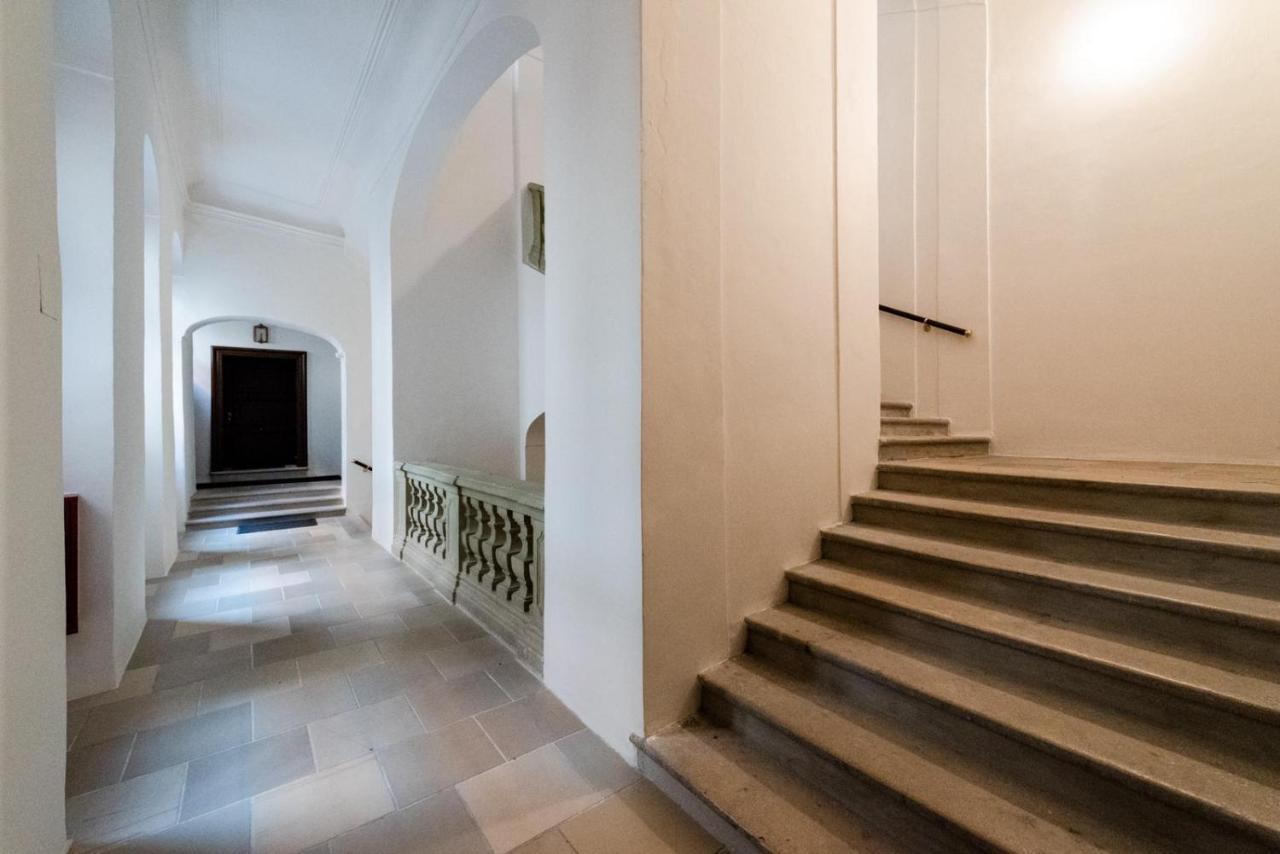 Petra Inn Apartments In Historical Palace Bratislava Esterno foto