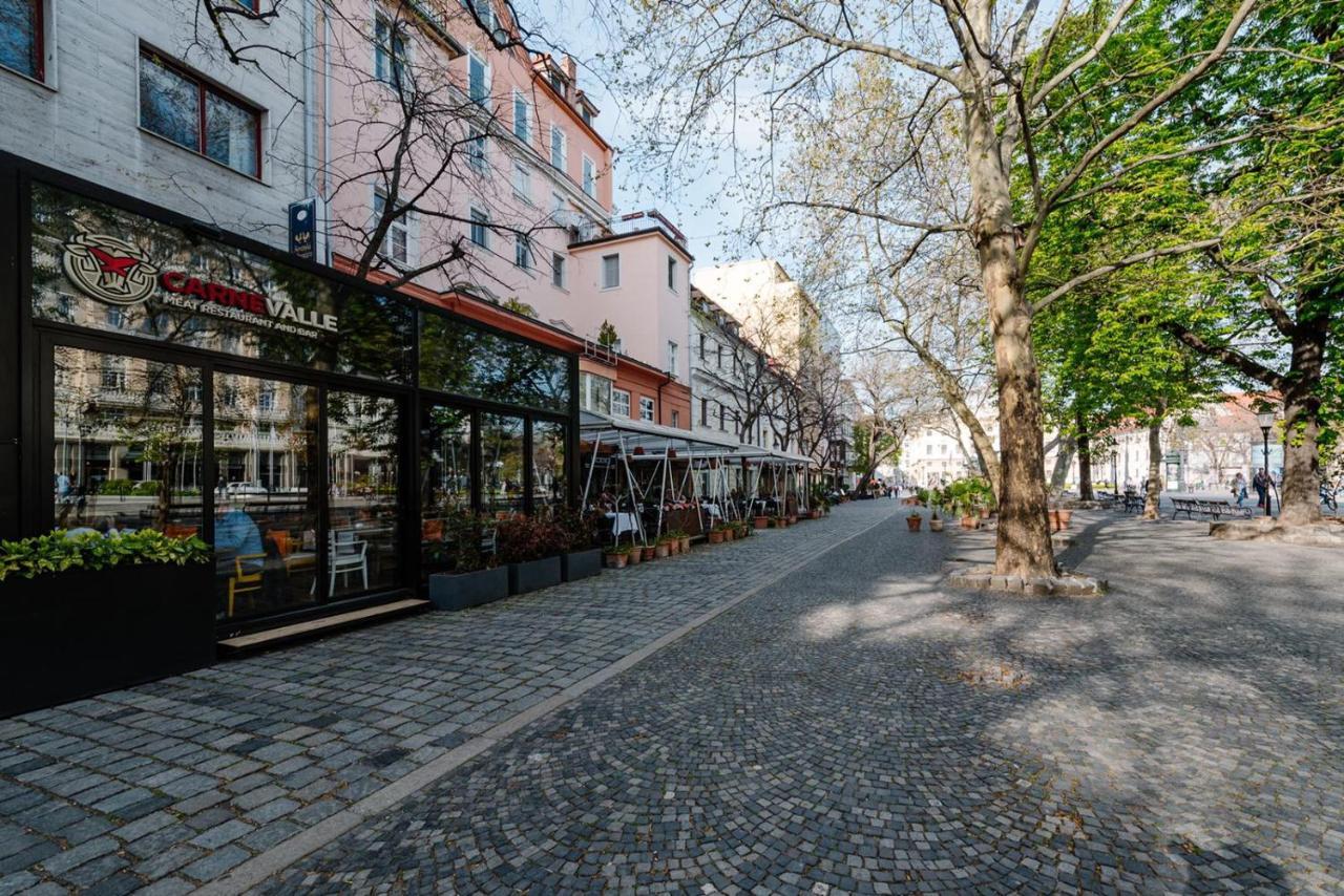 Petra Inn Apartments In Historical Palace Bratislava Esterno foto