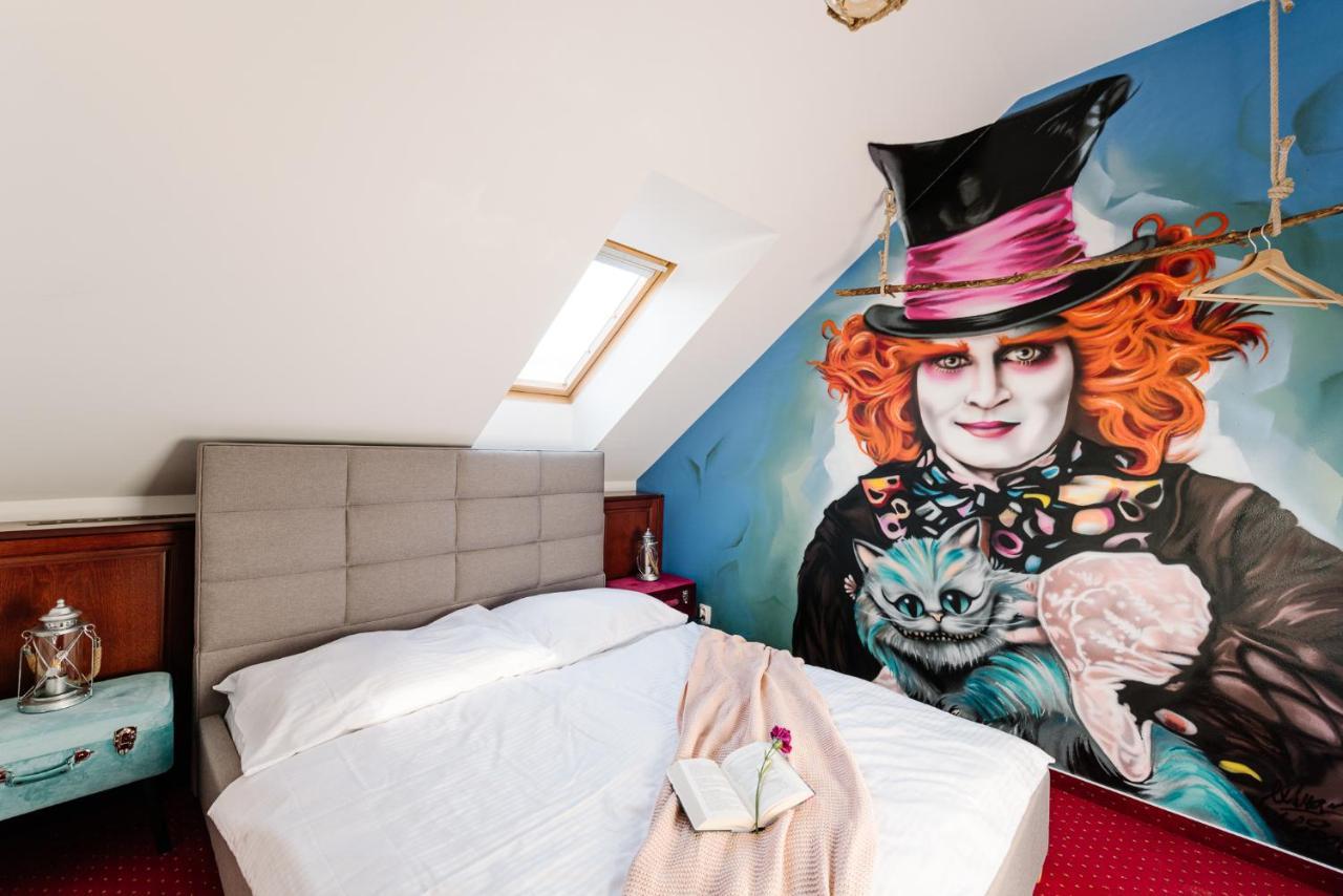 Petra Inn Apartments In Historical Palace Bratislava Esterno foto